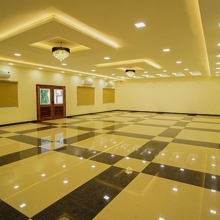 ホテル Tpc Camphor Tiruchirappalli エクステリア 写真