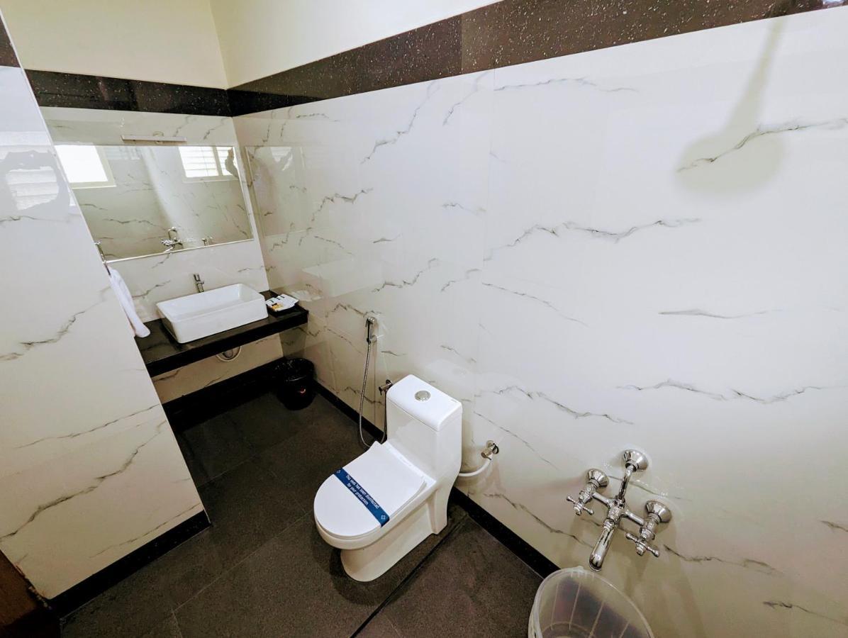 ホテル Tpc Camphor Tiruchirappalli エクステリア 写真