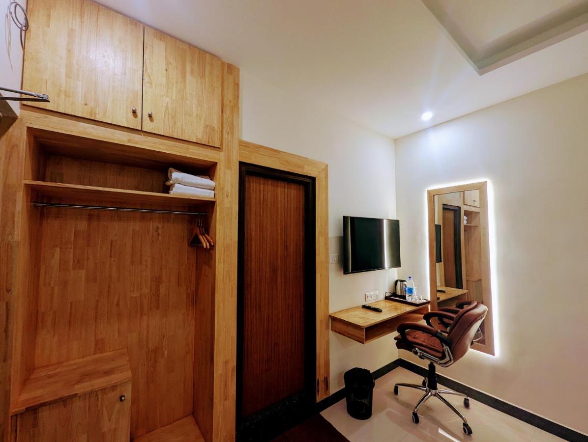 ホテル Tpc Camphor Tiruchirappalli エクステリア 写真