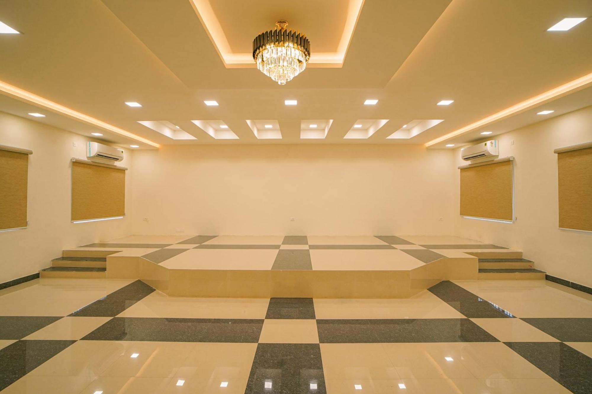 ホテル Tpc Camphor Tiruchirappalli エクステリア 写真